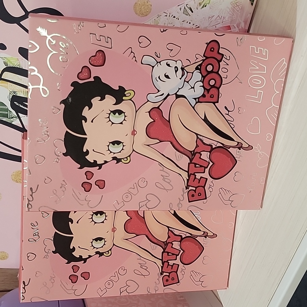 Betty Boop Multicolor Eyeshadow Book Pallete